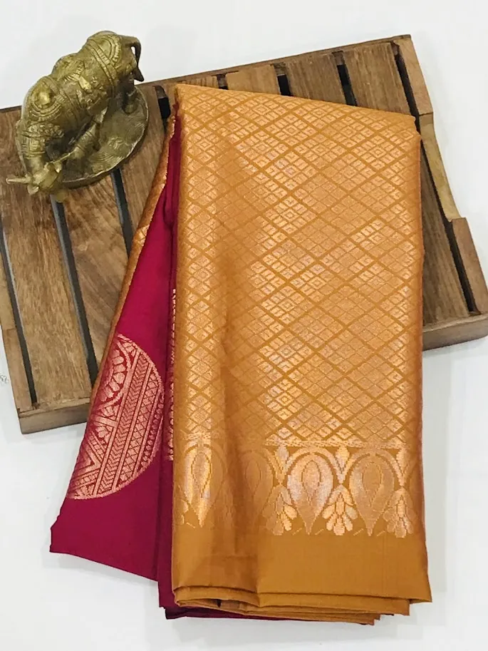 Alluring Maroon Color Soft Silk Saree With Contrast Bordered For Women